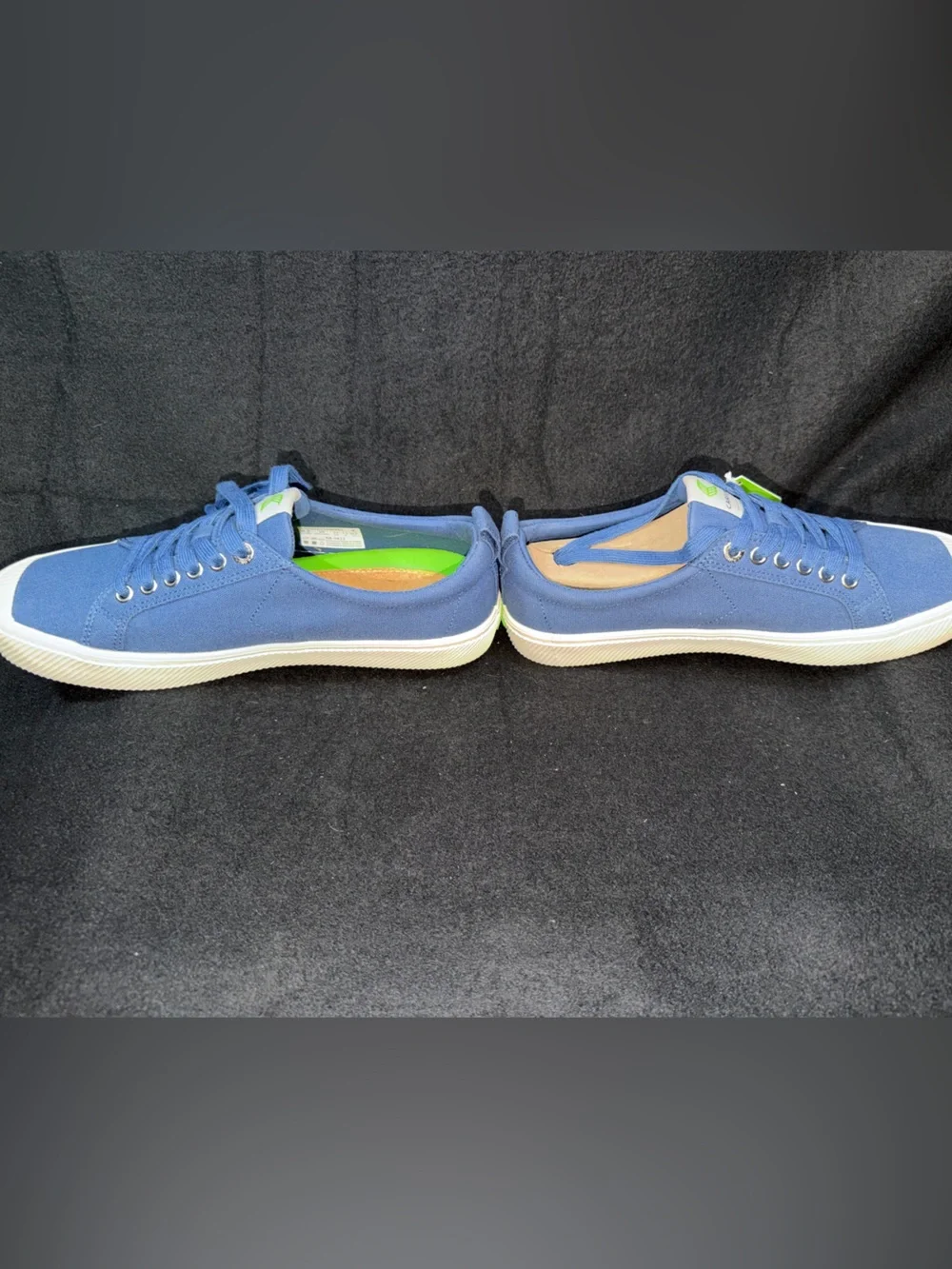 Cariuma men’s Blue Canvas lace up sneakers.